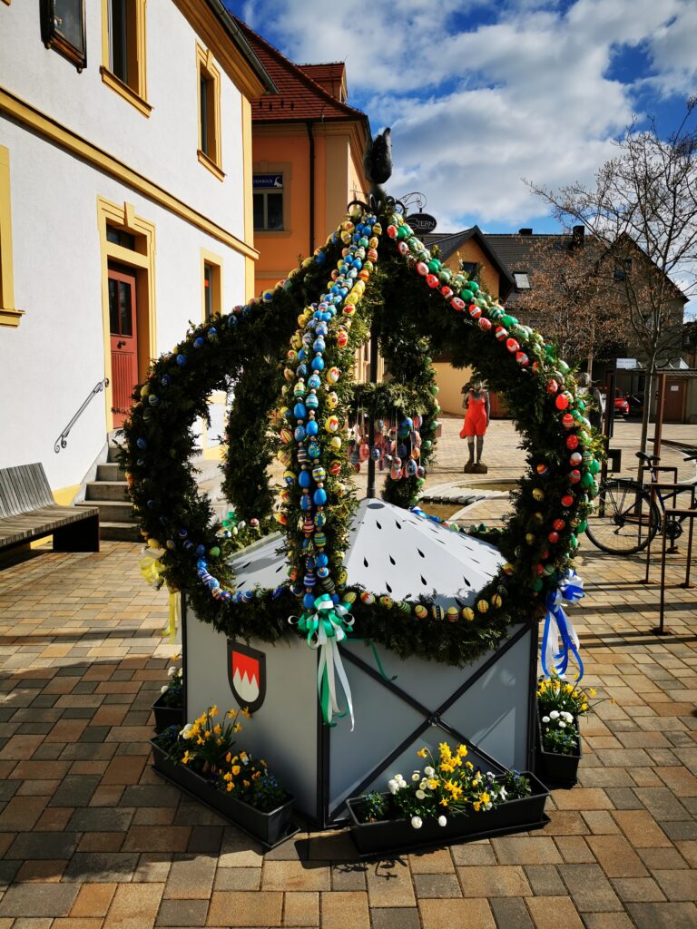 Osterbrunnen in Kürnach