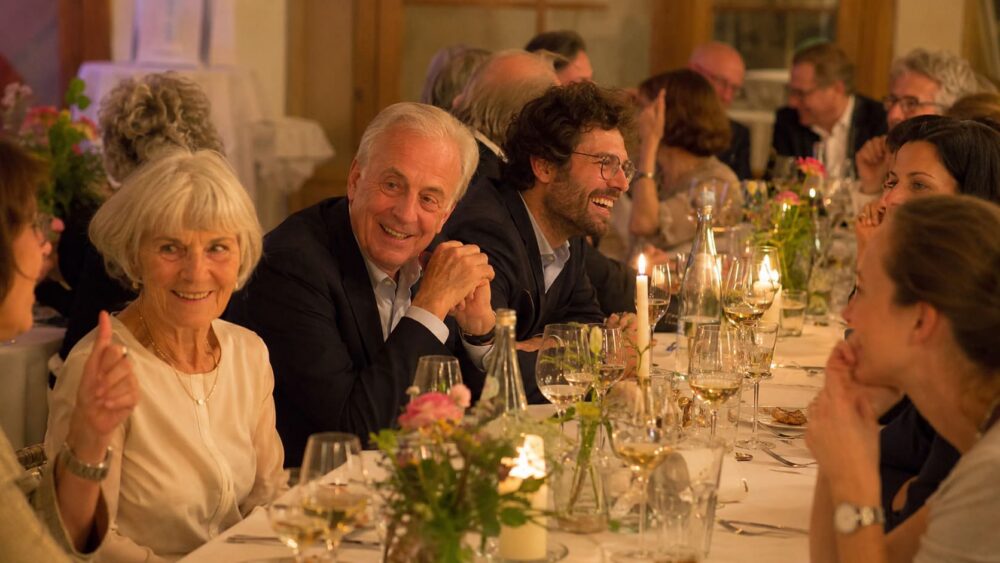Entspannte Feier zum 70. Geburtstag mit Essen und Gesprächen