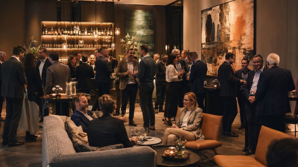 Ausklang bei einem Kundenevent mit Bar und Lounge