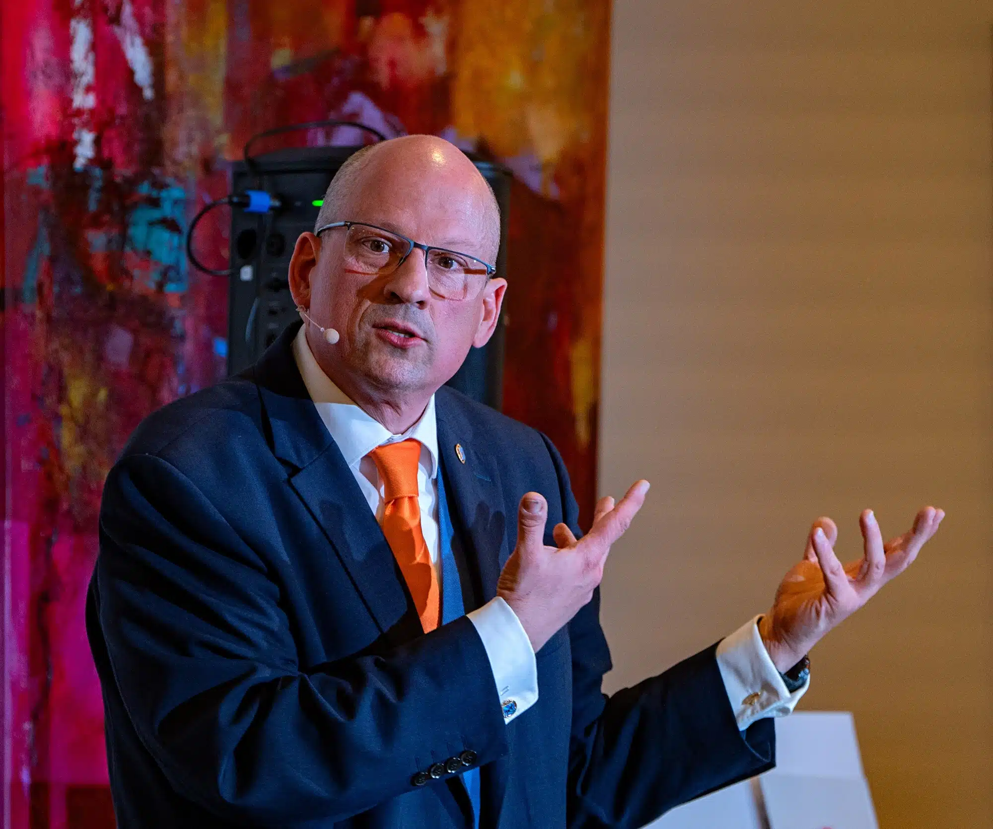 Norbert Edelmann bei einem Auftritt auf einer Firmenveranstaltung
