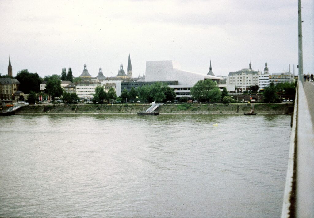 Bonn – Blick über den Rhein zur Innenstadt
