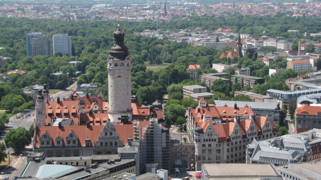 Neues Rathaus in Leipzig, gesehen vom MDR-Turm